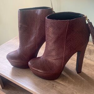 Colin Stuart Textured Brown Heeled Boots